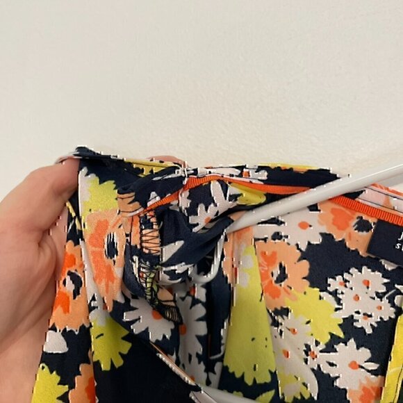 JONES NEW YORK Plus Size Tie Front V-Neck Blouse Navy Blue White Multi Floral 2X - Picture 13 of 13